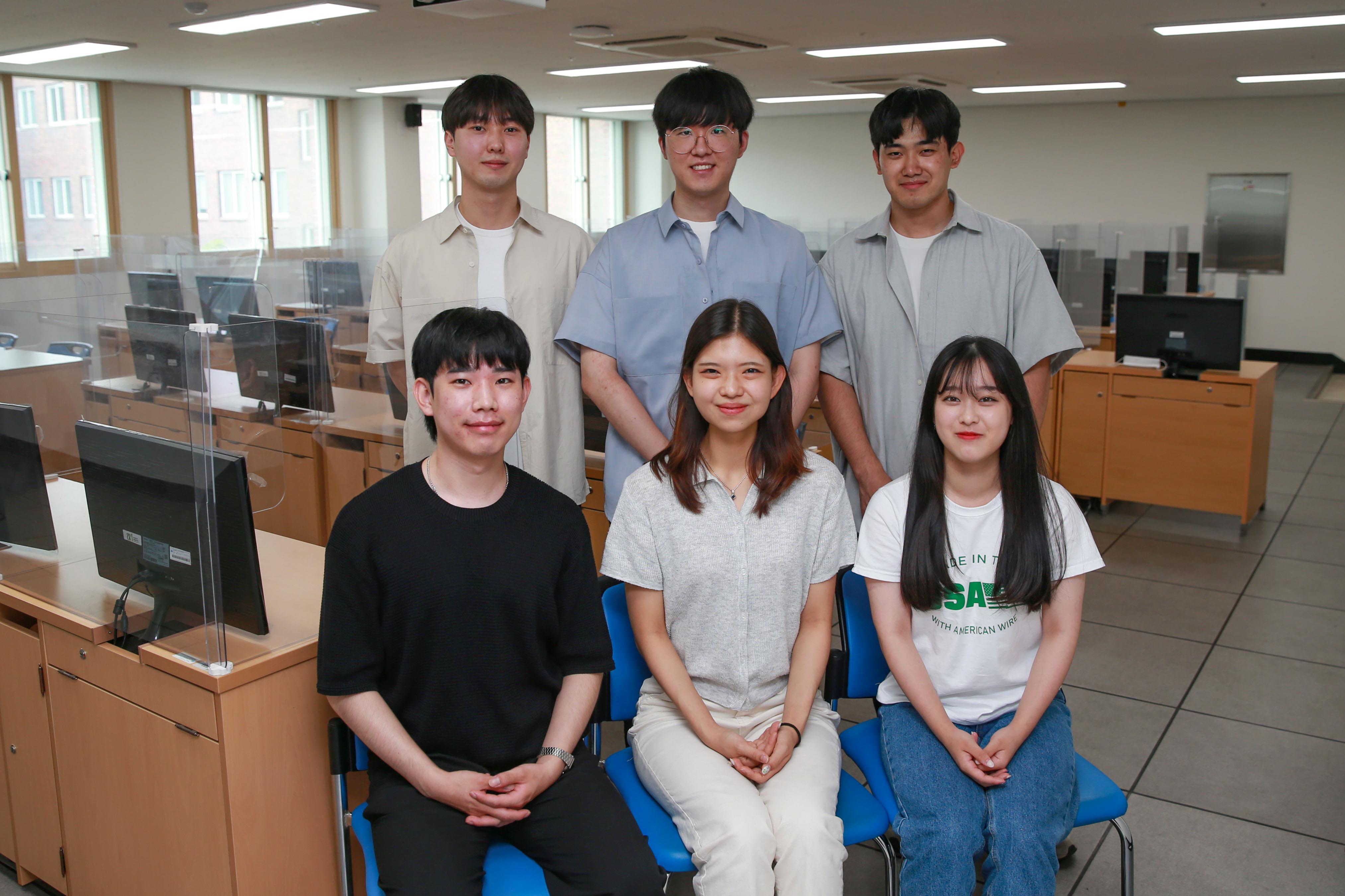 (사)한국정보기술학회가 개최한 2022년 대학생논문경진대회에서 은상과 동상을 수상한 대구가톨릭대 인공지능?빅데이터공학전공 학생들